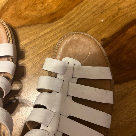 Clarks White Sandals with Crisscross Straps - Picture 5 of 6
